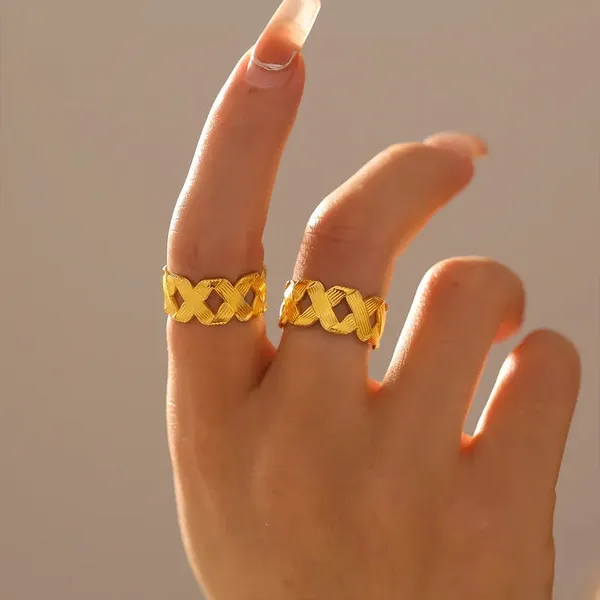 Gold_Intertwined_Rings_For_Women
